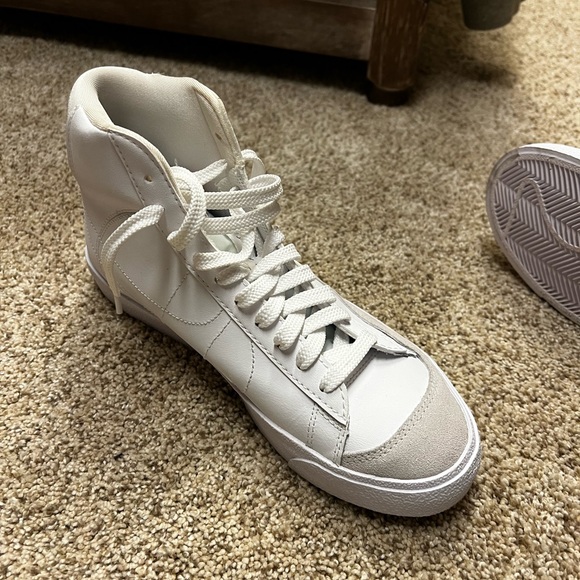 Nike white high tops new without tags size 6.5 y 8 women’s - Picture 1 of 9